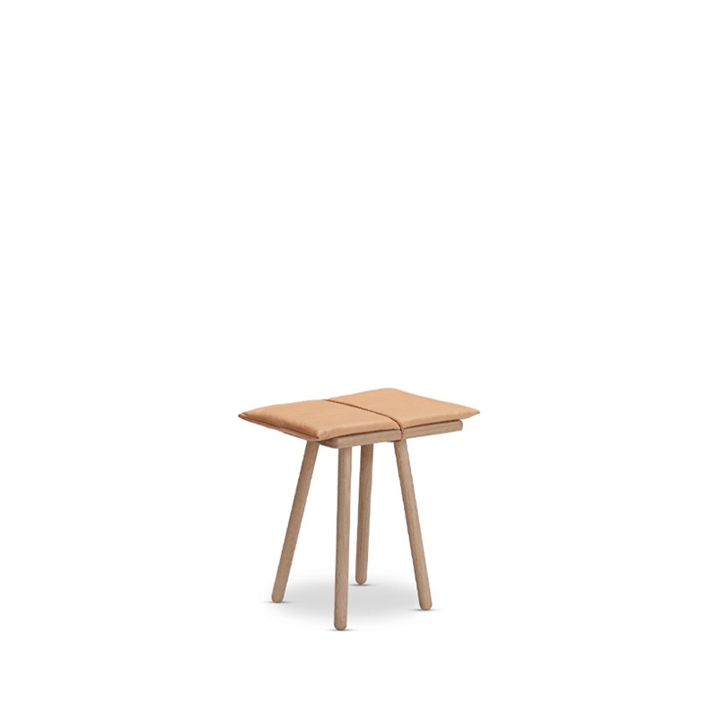 Georg Jubilee Hocker mit Lederkissen