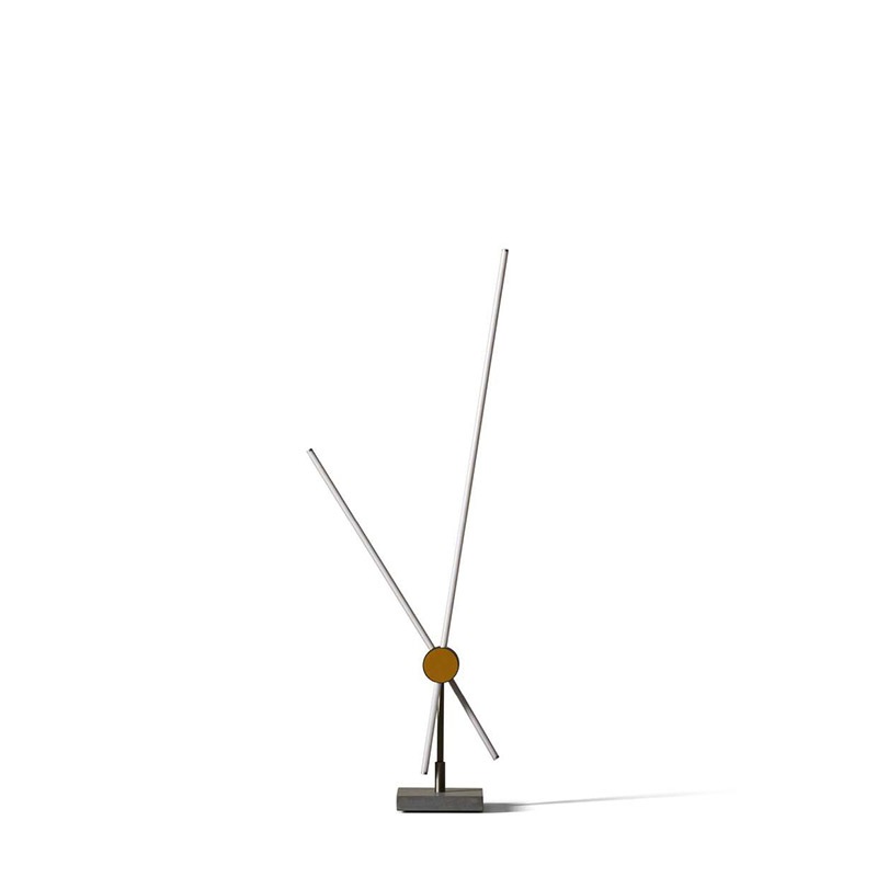 Cassina EITIE Tischleuchte, Gelenk schwarz/gold
