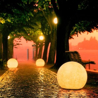 Moonlight Vollkugel Stone Look mit Eingrabsockel